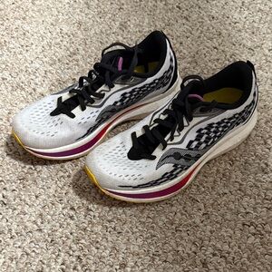 Saucony Endorphin Speed Back and White